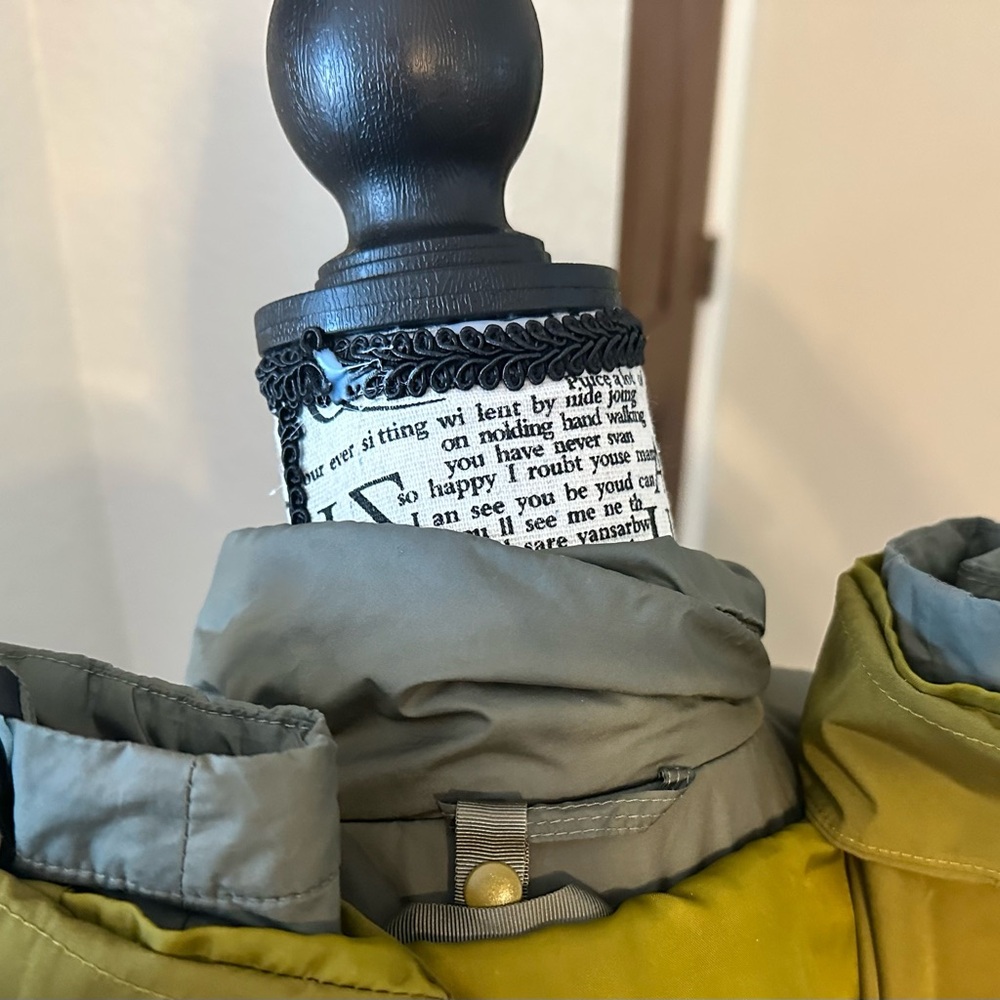 Men’s The North Face Olive and Charcoal Hooded Jacket - Picture 11 of 16
